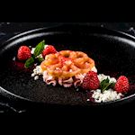 Frambozenmousse met meringue en bunuelos rosette